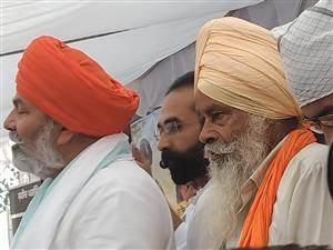 ਪਰਵਿੰਦਰ ਝੋਟਾ ਦੇ ਹੱਕ 'ਚ ਆਏ ਰਾਕੇਸ਼ ਟਿਕੈਤ: ਧਰਨੇ 'ਚ ਪਹੁੰਚ ਕੇ ਕਿਹਾ- ਨਸ਼ਿਆਂ ਲਈ ਪੰਜਾਬ ਹੀ ਨਹੀਂ, ਕੇਂਦਰ ਸਰਕਾਰ ਵੀ ਬਰਾਬਰ ਜ਼ਿੰਮੇਵਾਰ