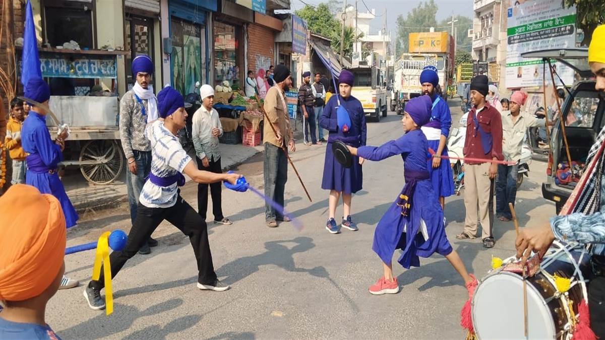 350ਵੇਂ ਸ਼ਹੀਦੀ ਦਿਹਾੜੇ ਨੂੰ ਸਮਰਪਿਤ ਮਹਾਨ ਨਗਰ ਕੀਰਤਨ ਸਜਾਇਆ