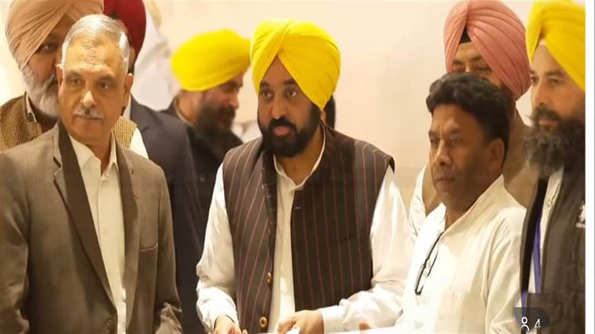 ਮੁੱਖ ਮੰਤਰੀ ਨੇ ਸਰਵਪੱਖੀ ਵਿਕਾਸ ਲਈ ਕੀਤਾ ਚੈੱਕ ਭੇਟ