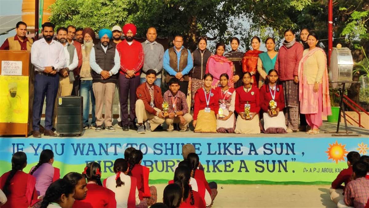 ਵਿਦਿਆਰਥੀਆਂ ਨੇ ਬਲਾਕ ਪੱਧਰੀ ਵਿਗਿਆਨ ਪ੍ਰਦਰਸ਼ਨੀ ’ਚ ਮਾਰੀਆਂ ਮੱਲਾਂ