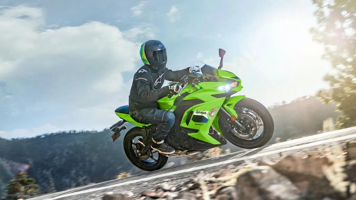Ninja 650 ਪ੍ਰੇਮੀਆਂ ਲਈ ਵੱਡੀ ਖ਼ਬਰ: ਨਵੇਂ 'ਲਾਈਮ ਗ੍ਰੀਨ' ਅਵਤਾਰ 'ਚ ਆਈ  Kawasaki  ਦੀ ਇਹ ਦਮਦਾਰ ਬਾਈਕ