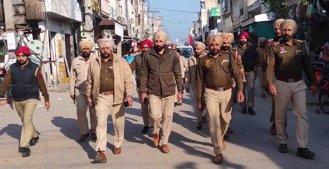ਪੁਲਿਸ ਵੱਲੋਂ ਗਣਤੰਤਰ ਦਿਵਸ ਦੇ ਸਬੰਧ ’ਚ ਕੱਢਿਆ ਫਲੈਗ ਮਾਰਚ