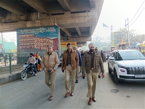 ਗਣਤੰਤਰ ਦਿਵਸ ਤੋਂ ਪਹਿਲਾਂ ਡੇਰਾਬੱਸੀ ਅਲਰਟ ਮੋਡ ’ਚ, ਪੁਲਿਸ ਫੋਰਸ ਨੇ ਕੱਢਿਆ ਫਲੈਗ ਮਾਰਚ