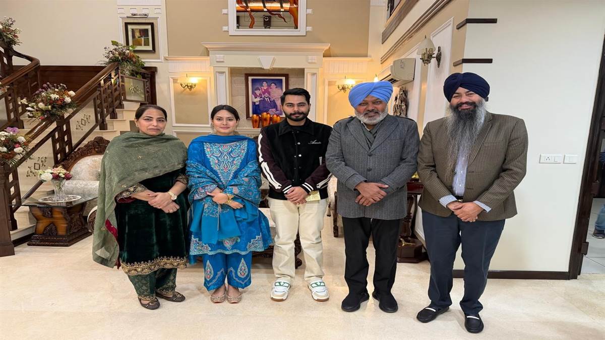 ਮੰਤਰੀ ਹਰਪਾਲ ਚੀਮਾ ਨੇ ਨਵੀਂ ਜੋੜੀ ਨੂੰ ਦਿੱਤਾ ਆਸ਼ੀਰਵਾਦ