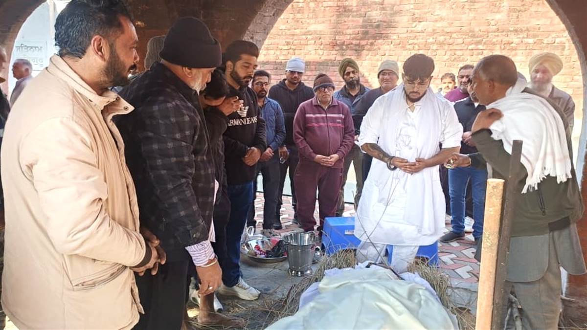 ਪੰਚਾਇਤ ਸੈਕਟਰੀ ਅਕਾਸ਼ਦੀਪ ਸ਼ਰਮਾ ਨੂੰ ਦਿੱਤੀ ਅੰਤਿਮ ਵਿਦਾਇਗੀ