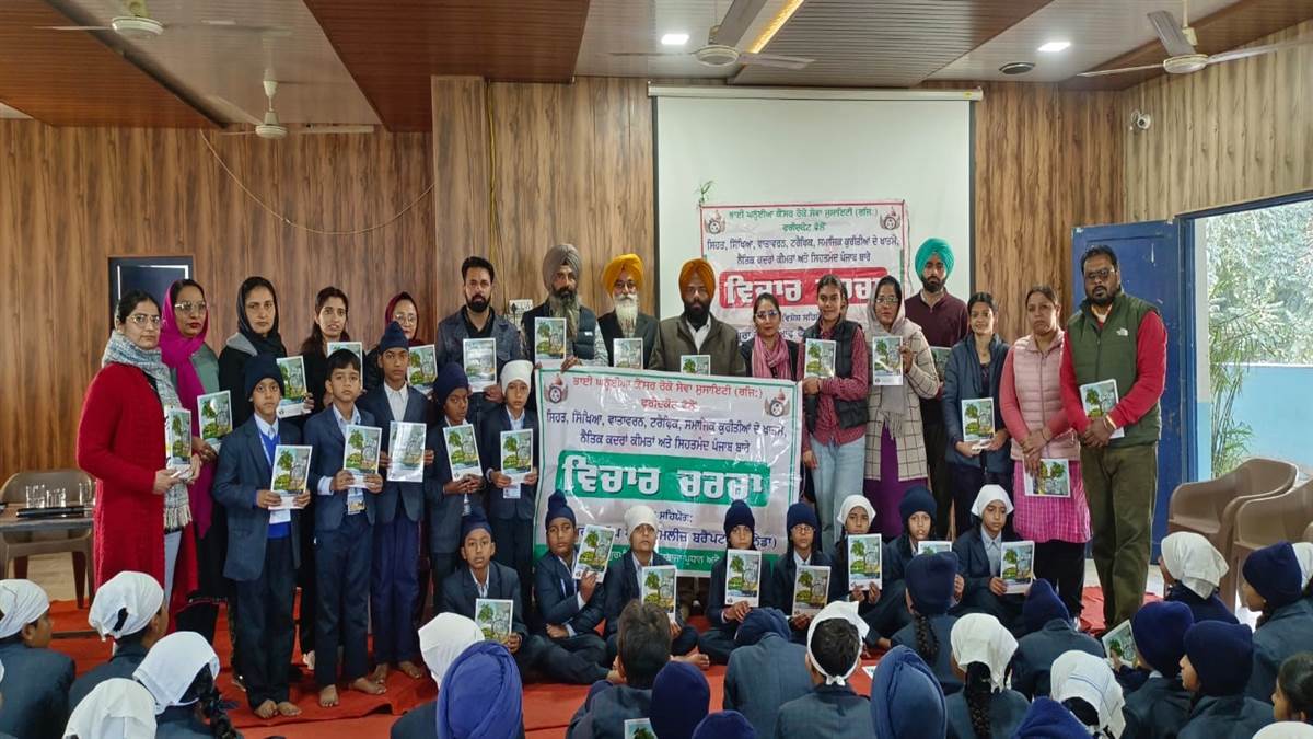 ਕੈਂਸਰ ਰੋਕੋ ਸੇਵਾ ਸੁਸਾਇਟੀ ਨੇ ਕਾਪੀਆਂ ਵੰਡੀਆਂ