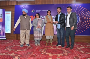 ਮਜ਼ਬੂਤ ਲੋਕਤੰਤਰ ਦਾ ਹਿੱਸਾ ਬਣਨ ਲਈ ਵੋਟ ਪਾਉਣੀ ਜ਼ਰੂਰੀ : ਆਸ਼ਿਕਾ ਜੈਨ