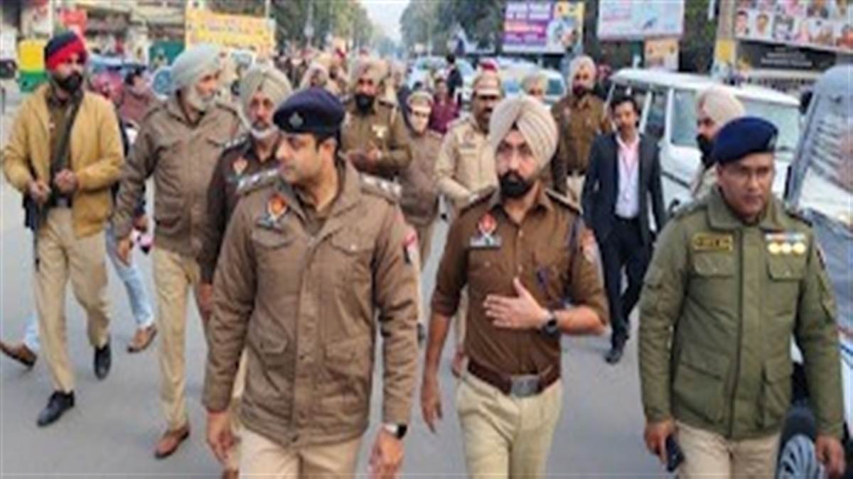 ਗਣਤੰਤਰ ਦਿਵਸ ਦੇ ਮੱਦੇਨਜ਼ਰ ਪੁਲਿਸ ਨੇ ਕੱਢਿਆ ਫਲੈਗ ਮਾਰਚ