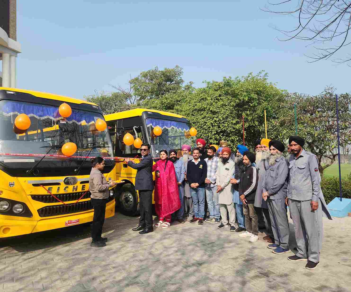 ਹੋਲੀ ਹਾਰਟ ਸਕੂਲ ’ਚ ਵਿਦਿਆਰਥੀਆਂ ਦੀ ਚੰਗੀ ਸਿੱਖਿਆ ਲਈ ਮੋਹਰੀ