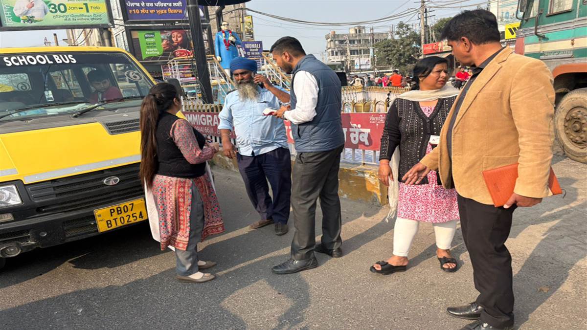 ਸਕੂਲੀ ਵਾਹਨਾਂ ਦੀ ਚੈਕਿੰਗ ਦੌਰਾਨ 2 ਬੱਸਾਂ ਦੇ ਕੱਟੇ ਚਲਾਨ