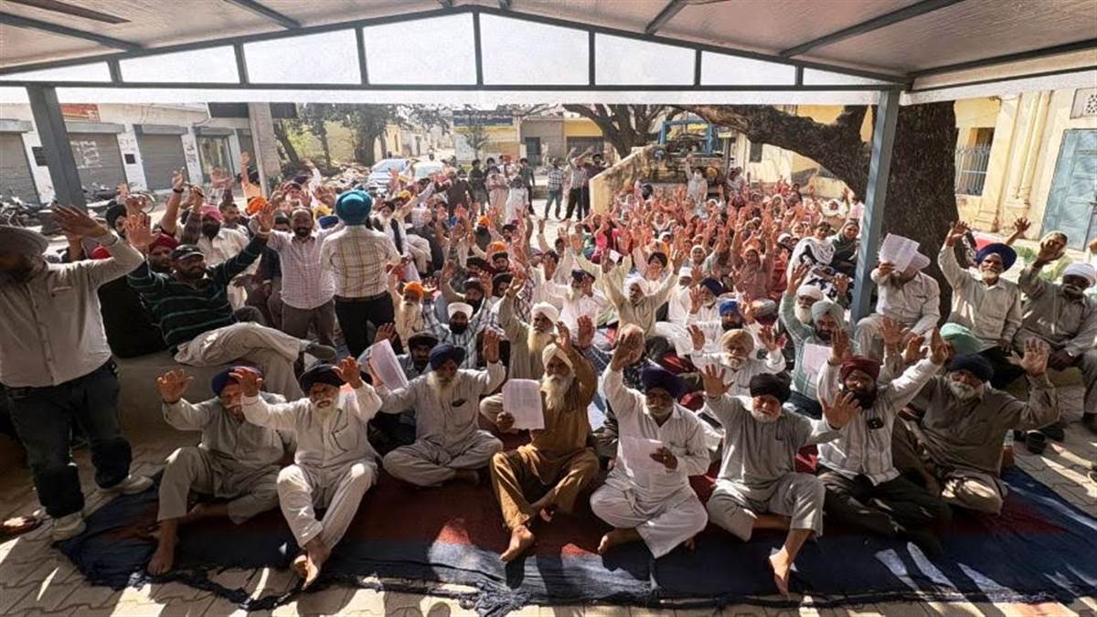 ਅਬਰਾਵਾਂ ਦੇ ਸਰਪੰਚ ਦੀ ਪਿੱਠ ਤੇ ਆਏ ਪਿੰਡ ਵਾਸੀ
