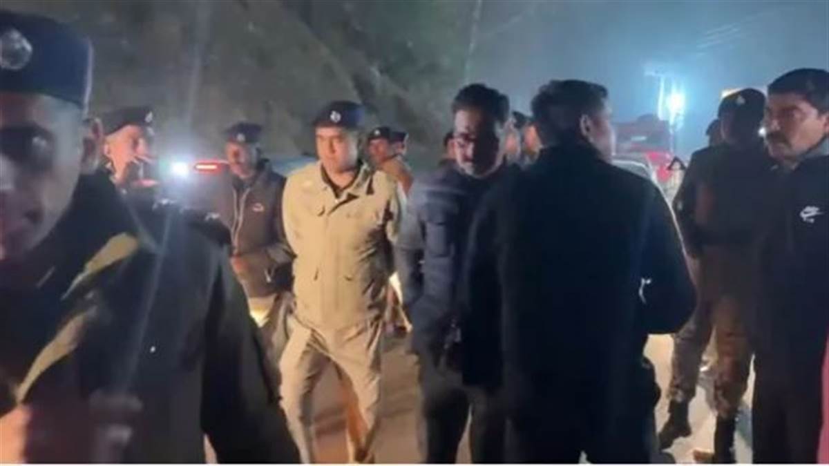 ਸ਼ਿਮਲਾ 'ਚ ਦਿੱਲੀ ਪੁਲਿਸ ਦੀ ਟੀਮ 'ਤੇ FIR ਦਰਜ, AI Summit 'ਚ ਪ੍ਰਦਰਸ਼ਨ ਕਰਨ ਵਾਲੇ ਤਿੰਨ ਕਾਂਗਰਸੀਆਂ ਨੂੰ ਫੜਨ ਤੋਂ ਬਾਅਦ ਕਿਉਂ ਵਧਿਆ ਵਿਵਾਦ?