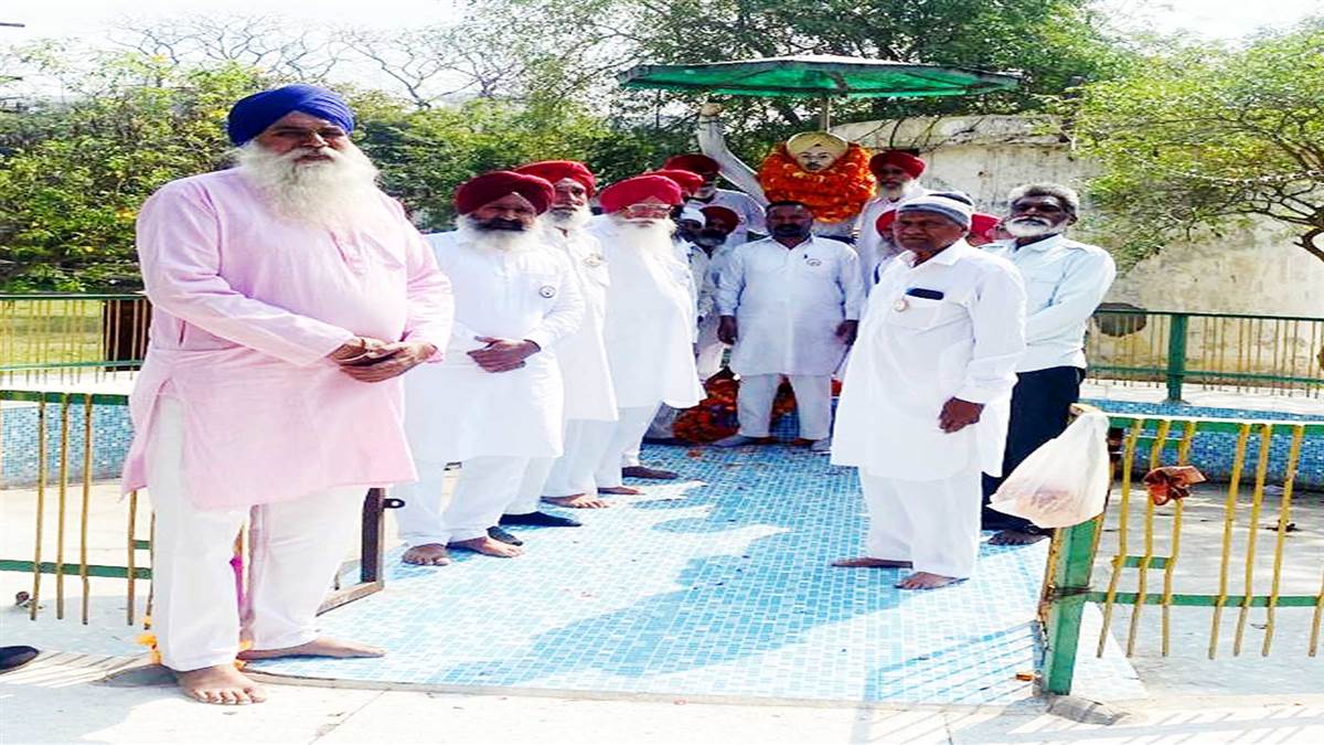 ਆਜ਼ਾਦੀ ਘੁਲਾਟੀਆਂ ਨੂੰ ਸ਼ਰਧਾ ਦੇ ਫੁੱਲ ਭੇਟ ਕੀਤੇ