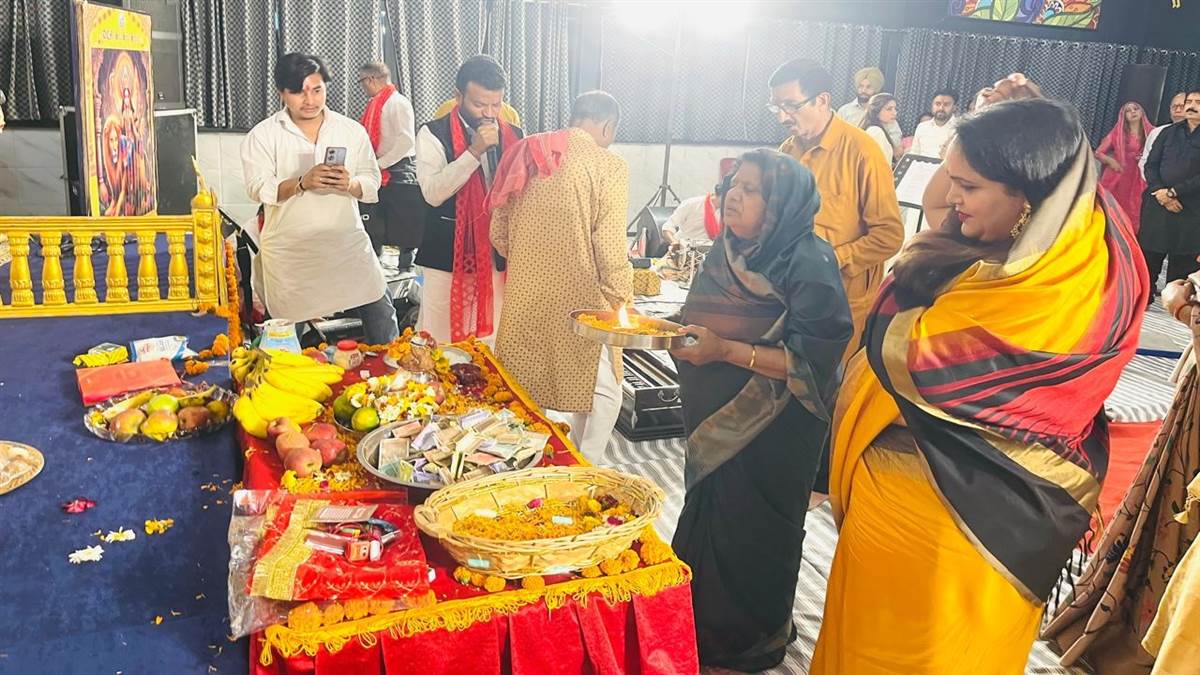 ਨਵੇਂ ਸੈਸ਼ਨ ਦੇ ਆਰੰਭ ’ਤੇ ਡੀਸੀ ਮਾਡਲ ਸਕੂਲ ’ਚ ਮਾਤਾ ਦੀ ਚੌਕੀ ਲਗਾਈ