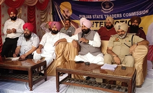 ਵਪਾਰੀਆਂ ਦੀਆਂ ਮੁਸ਼ਕਲਾਂ ਜਾਨਣ ਲਈ ਵਾਰਡ-42 ’ਚ ਆਪ ਟਰੇਡ ਕਮਿਸ਼ਨ ਨੇ ਕੀਤੀ ਮੀਟਿੰਗ