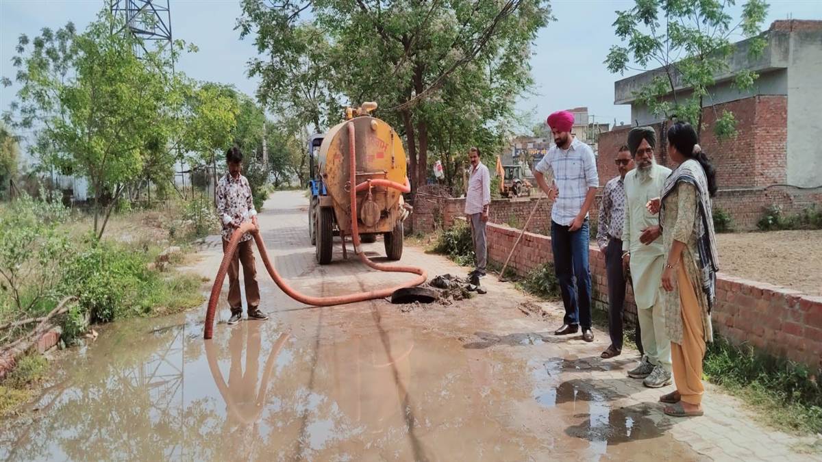 ਲੰਡੇਕੇ ’ਚ ਸੀਵਰੇਜ ਸਮੱਸਿਆ ਦਾ ਹੱਲ ਕਰਵਾਇਆ