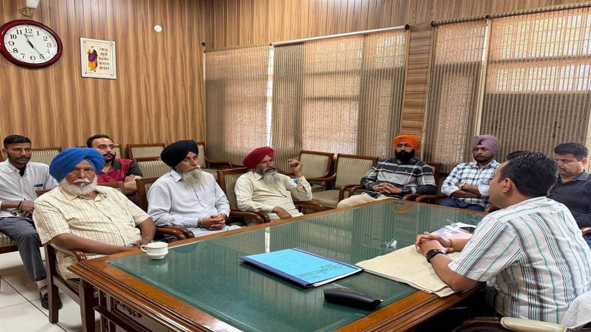 ਚੇਅਰਮੈਨ ਦੀਪਕ ਨੇ ਵਿਕਾਸ ਕਾਰਜਾਂ ਬਾਰੇ ਕਰਵਾਇਆ ਜਾਣੂ