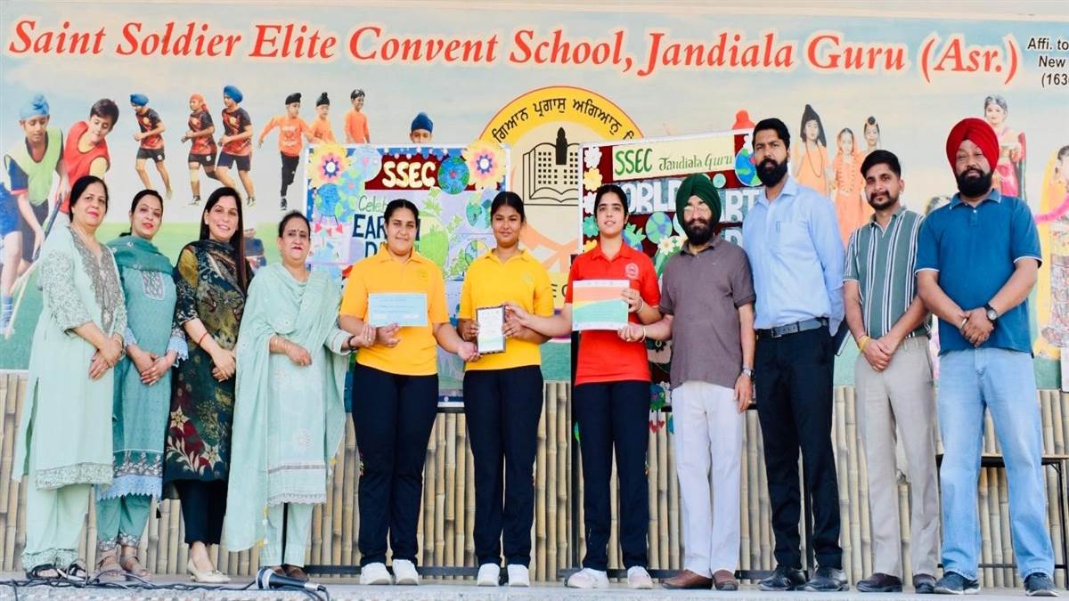 ਸੇਂਟ ਸੋਲਜਰ ਦੀਆਂ ਲੜਕੀਆਂ ਨੇ ਐਵਾਰਡ ਦੇ ਨਾਲ 7500 ਰੁਪਏ ਦਾ ਇਨਾਮ ਵੀ ਜਿੱਤਿਆ