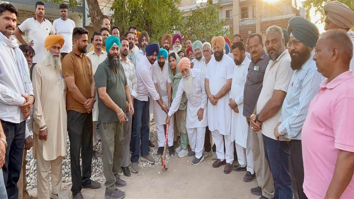 ਰਣਜੋਧ ਹਡਾਣਾ ਨੇ ਸਡ਼ਕ ਦਾ ਰੱਖਿਆ ਨੀਂਹ ਪੱਥਰ