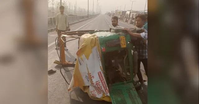 ਭਿਆਨਕ ਸੜਕ ਹਾਦਸਾ: ਖੜ੍ਹੇ ਡੰਪਰ ਨਾਲ ਟਕਰਾਈ ਤੇਜ਼ ਰਫ਼ਤਾਰ ਆਟੋ, 2 ਦੀ ਮੌਤ ਤੇ 3 ਗੰਭੀਰ ਜ਼ਖ਼ਮੀ