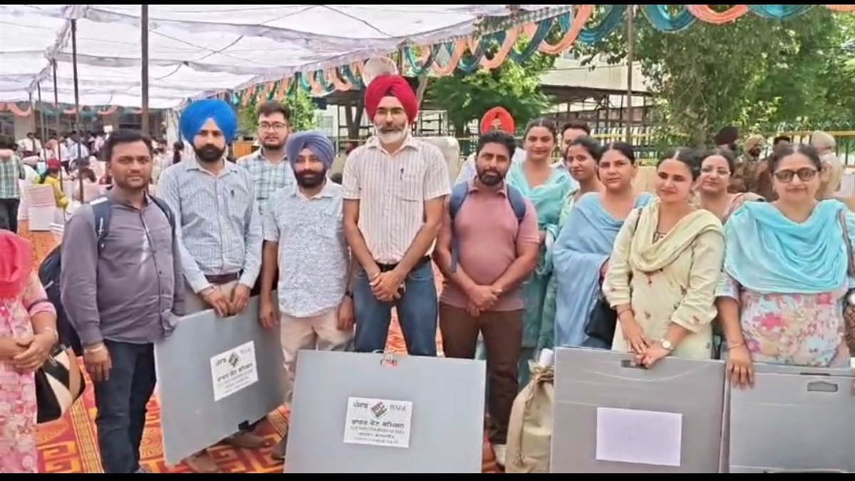 ਪ੍ਰਬੰਧ ਮੁਕੰਮਲ, ਪੋਲਿੰਗ ਪਾਰਟੀਆਂ ਬੂਥਾਂ ’ਤੇ ਪੁੱਜੀਆਂ : ਜ਼ਿਲ੍ਹਾ ਚੋਣ ਅਫ਼ਸਰ