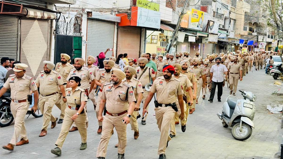 ਚੋਣਾਂ ਦੇ ਮੱਦੇਨਜ਼ਰ ਪੁਲਿਸ ਨੇ ਕੱਢਿਆ ਫਲੈਗ ਮਾਰਚ