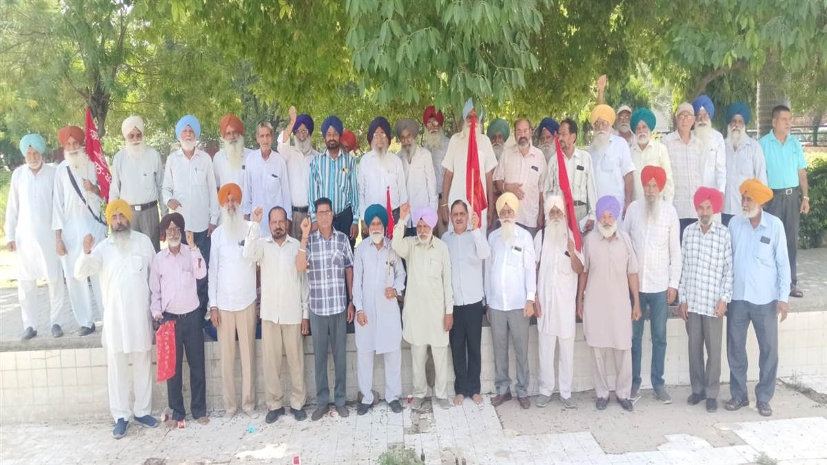 ਖੰਨਾ ਦੇ ਪੈਨਸ਼ਨਰਾਂ ਨੇ ਕੇਂਦਰ ਤੇ ਪੰਜਾਬ ਸਰਕਾਰ ਖ਼ਿਲਾਫ਼ ਕੀਤਾ ਪ੍ਰਦਰਸ਼ਨ