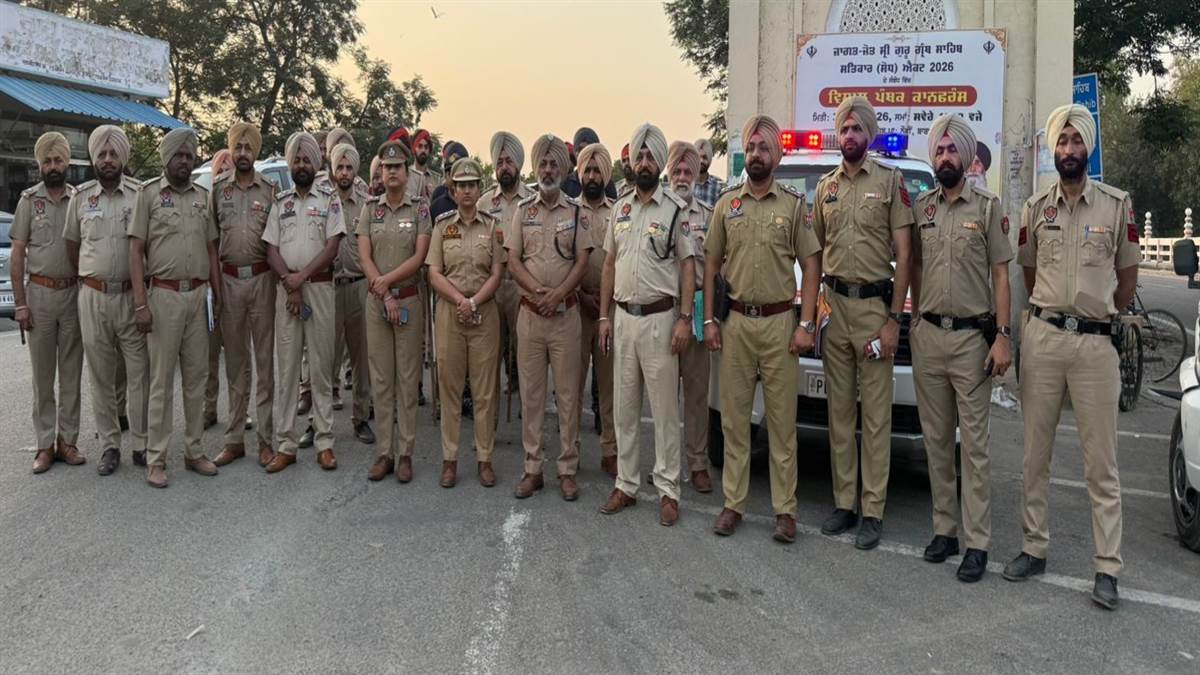 ਪੁਲਿਸ ਨੇ ਚੋਣਾਂ ਦੇ ਮੱਦੇਨਜ਼ਰ ਸ਼ਹਿਰ ’ਚ ਕੱਢਿਆ ਫਲੈਗ ਮਾਰਚ