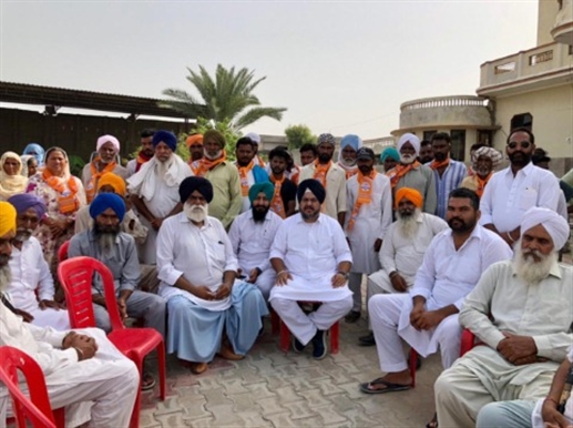 ਪਿੰਡ ਭੁੱਲਰ ਦੇ ਕਈ ਪਰਿਵਾਰ ਅਕਾਲੀ ਦਲ 'ਚ ਸ਼ਾਮਲ
