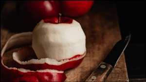 Apple Peel Benefits : ਸੇਬ ਨੂੰ ਛਿਲਕੇ ਖਾਣਾ ਚਾਹੀਦਾ ਹੈ ਜਾਂ ਬਿਨਾਂ ਛਿਲਕੇ ? ਜਾਣੋ ਕੀ ਹੈ ਸਹੀ ਤਰੀਕਾ