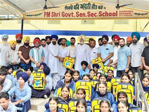 ਸਾਬਕਾ ਵਿਧਾਇਕ ਲਾਡੀ ਨੇ ਮੁੱਖ ਮੰਤਰੀ ਤੀਰਥ ਯਾਤਰਾ ਯੋਜਨਾ ਦੀ ਬੱਸ ਨੂੰ ਦਿਖਾਈ ਹਰੀ ਝੰਡੀ