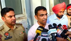 Mohali Crime : ਮੋਹਾਲੀ 'ਚ ਐਂਟੀ-ਨਾਰਕੋਟਿਕ ਸੈੱਲ ਦੀ ਟੀਮ 'ਤੇ ਹਮਲਾ, ਦੋ ਜਵਾਨ ਜ਼ਖ਼ਮੀ