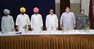ਵਿੱਤ ਤੇ ਠੇਕਾ ਕਮੇਟੀ ਦੇ ਮੈਂਬਰਾਂ ਦੀ ਚੋਣ ਸਬੰਧੀ ਮੀਟਿੰਗ ’ਚ ਜ਼ਬਰਦਸਤ ਹੰਗਾਮਾ