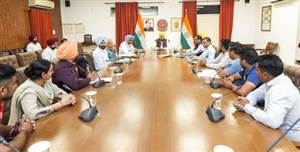 Punjab News : ਆਦਰਸ਼ ਸਕੂਲ ਦੇ ਅਧਿਆਪਕਾਂ ਦੀ ਬੱਲੇ-ਬੱਲੇ, ਸਰਕਾਰ ਨੇ ਤਨਖਾਹਾਂ ਦੁੱਗਣੀਆਂ ਕਰਨ ਦਾ ਕੀਤਾ ਐਲਾਨ