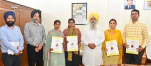 ਗੁਰਮੀਤ ਸਿੰਘ ਖੁੱਡੀਆਂ ਨੇ ਪਸ਼ੂ ਪਾਲਣ ਵਿਭਾਗ ’ਚ ਚਾਰ ਨਵ-ਨਿਯੁਕਤ ਉਮੀਦਵਾਰਾਂ ਨੂੰ ਸੌਂਪੇ ਨਿਯੁਕਤੀ ਪੱਤਰ