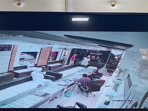 Millions robbed from a goldsmiths shop at gunpoint