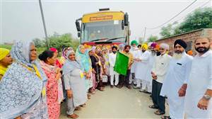 ਈਟੀਓ ਵੱਲੋਂ ਵਡਾਲਾ ਜੌਹਲ ਤੋਂ ਮੁੱਖ ਮੰਤਰੀ ਤੀਰਥ ਯਾਤਰਾ ਦੀ ਬੱਸ ਨੂੰ ਹਰੀ ਝੰਡੀ ਦਿਖਾ ਕੇ ਰਵਾਨਾ