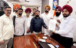 ਟਾਂਡਾ ’ਚ ਬਲੱਡ ਬੈਂਕ ਬਣਾਉਣ ਸਬੰਧੀ ਐੱਸਡੀਐੱਮ ਨਾਲ ਮੁਲਾਕਾਤ