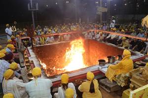 ਮਾਂ ਬਗਲਾਮੁਖੀ ਧਾਮ ’ਚ ਵਪਾਰ ਸਮ੍ਰਿੱਧੀ ਲਈ ਕਰਵਾਇਆ ਯੱਗ