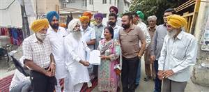 ਜੱਚਾ-ਬੱਚਾ ਇਮਾਰਤ ਦੇ ਉਦਘਾਟਨ ਨੂੰ ਲੈ ਕੇ ਸਹੋਲੀ ਦੀ ਅਗਵਾਈ ਹੇਠ ਧਰਨਾ
