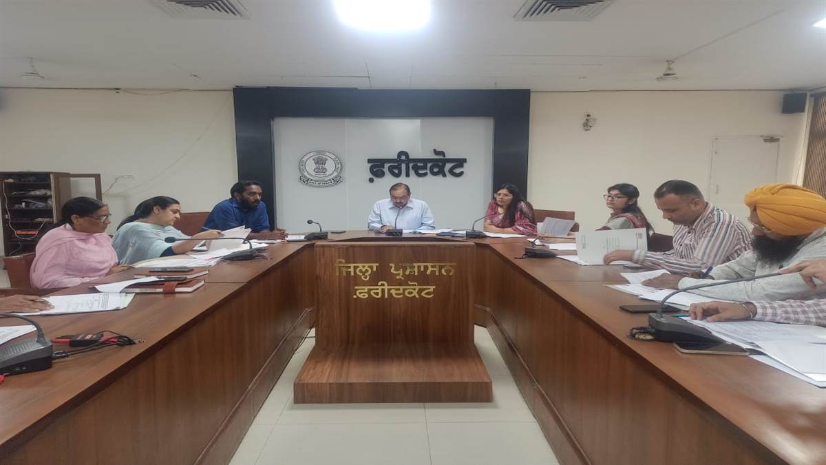 ਫ਼ਰੀਦਕੋਟ ਦੇ ਡੀਸੀ, ਐੱਸਡੀਐੱਮ ਤੇ ਤਹਿਸੀਲਦਾਰ ਦਫ਼ਤਰਾਂ ’ਚ ਸਟਾਫ ਦੀ ਭਾਰੀ ਕਮੀ, ਇਕ-ਇਕ ਮੁਲਾਜ਼ਮ ਨੂੰ ਤਿੰਨ ਮੁਲਾਜ਼ਮਾਂ ਦਾ ਕਰਨਾ ਪੈ ਰਿਹੈ ਕੰਮ