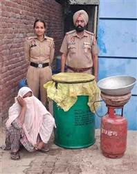 200 ਲੀਟਰ ਲਾਹਣ ਸਮੇਤ ਔਰਤ ਕਾਬੂ