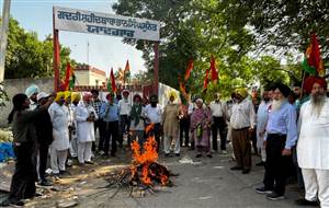 ਝੋਟੇ ਦੇ ਕਤਲ ਵਿਰੁੱਧ ਜਥੇਬੰਦੀਆਂ ਨੇ ਸਰਕਾਰ, ਪੁਲਿਸ ਤੇ ਨਸ਼ਾ ਤਸਕਰਾਂ ਦੇ ਗੱਠਜੋੜ ਦਾ ਫੂਕਿਆ ਪੁਤਲਾ