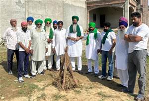 ਪਰਵਿੰਦਰ ਸਿੰਘ ਝੋਟਾ ਨੂੰ ਨਿਆਂ ਦਿਵਾਉਣ ਲਈ ਫੂਕਿਆ ਝਾੜੂ