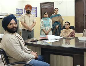 ਔਰਤਾਂ ਨੂੰ ਛਾਤੀ ਦੇ ਕੈਂਸਰ ਦੇ ਸ਼ੁਰੂਆਤੀ ਲੱਛਣਾਂ ਬਾਰੇ ਕੀਤਾ ਜਾਗਰੂਕ : ਐੱਸਐੱਮਓ