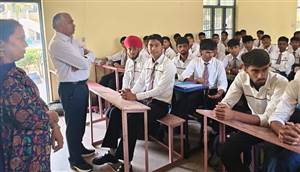 ਬੱਚਿਆਂ ਨੂੰ ਨਸ਼ਿਆਂ ਸਬੰਧੀ ਕੀਤਾ ਜਾਗਰੂਕ
