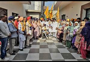 ਜਥੇਦਾਰ ਗੜ੍ਹੀ ਵੱਲੋਂ ਪਿੰਡ ਕਾਲੋਮਾਜਰਾ ਵਿਖੇ ਚਲਾਈ ਡੋਰ-ਟੂ-ਡੋਰ ਮੁਹਿੰਮ