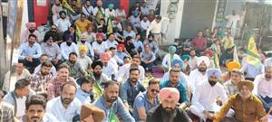 ਬੈਂਕ ਮੁਲਾਜ਼ਮਾਂ ਨੇ ਮੰਤਰੀ ਅਮਨ ਅਰੋੜਾ ਦੀ ਕੋਠੀ ਮੂਹਰੇ ਦਿੱਤਾ ਧਰਨਾ