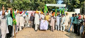 ਬੀਕੇਯੂ ਉਗਰਾਹਾਂ ਨੇ ਮੁੱਖ ਮੰਤਰੀ ਤੇ ਨਸ਼ਿਆਂ ਲਈ ਜ਼ਿੰਮੇਵਾਰ ਗੱਠਜੋੜ ਦੇ ਪੁਤਲੇ ਫੂਕੇ