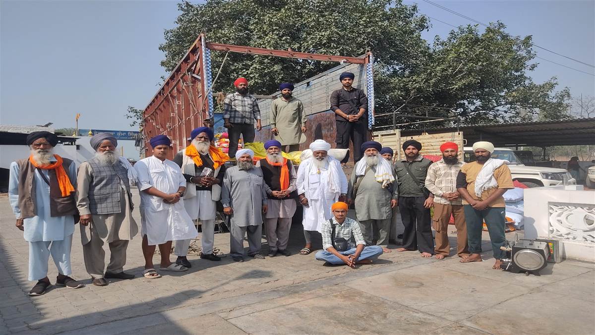 ਸ੍ਰੀ ਅਨੰਦਪੁਰ ਸਾਹਿਬ ਲੰਗਰ ਲਾਉਣ ਲਈ ਰਸਦ ਤੇ ਸੰਗਤ ਰਵਾਨਾ
